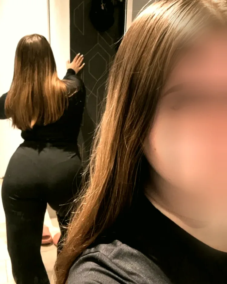 Alexandra, 22