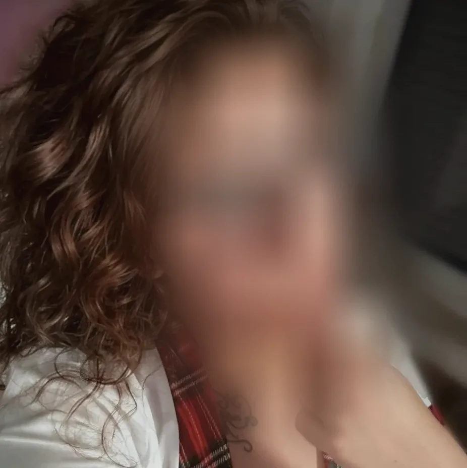 Eva, 37