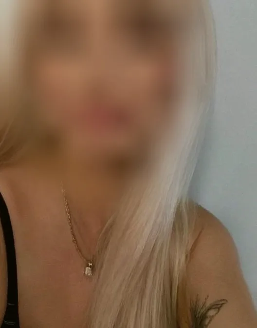 Isabella, 33
