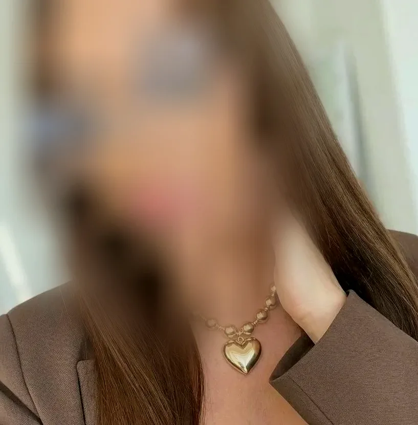 Larissa, 36