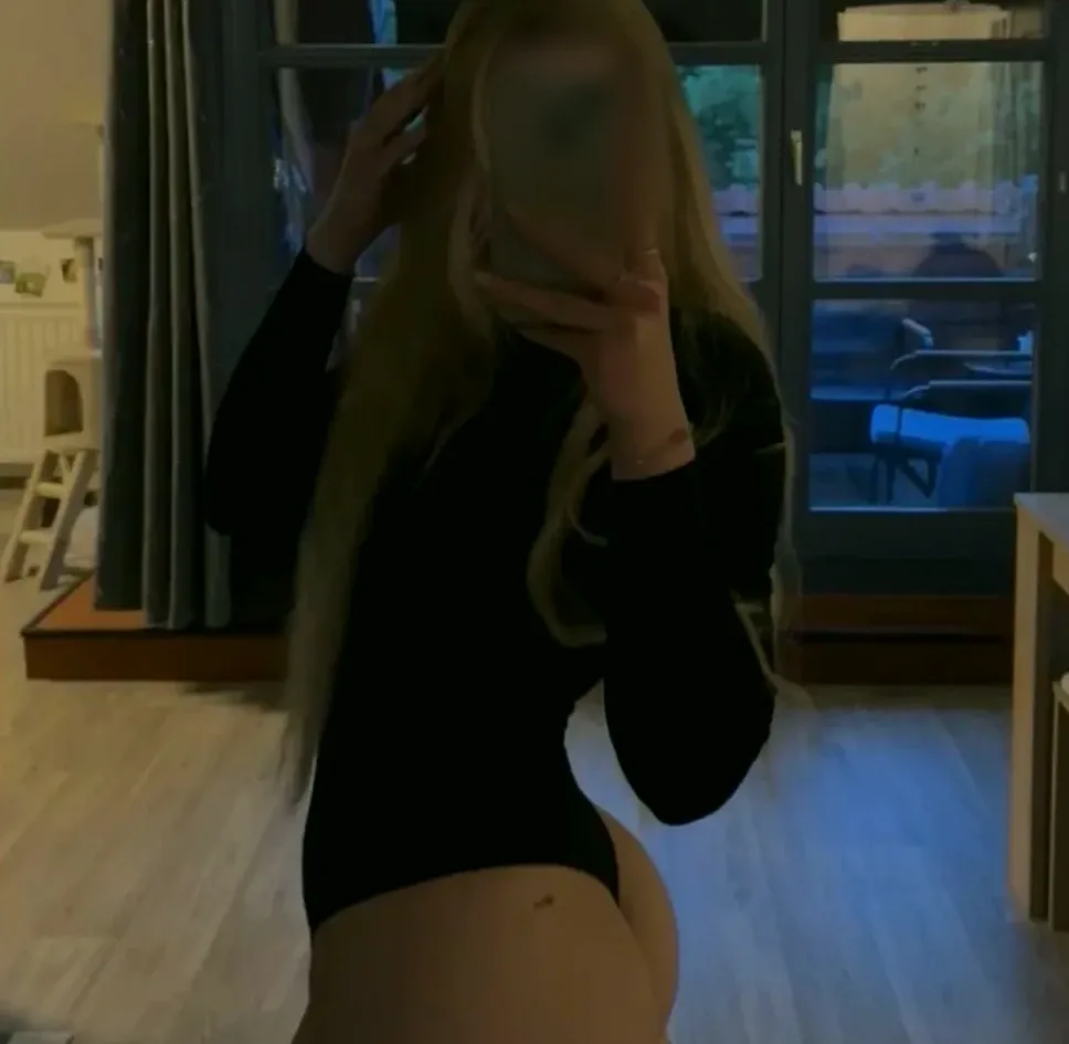 Lilly, 23
