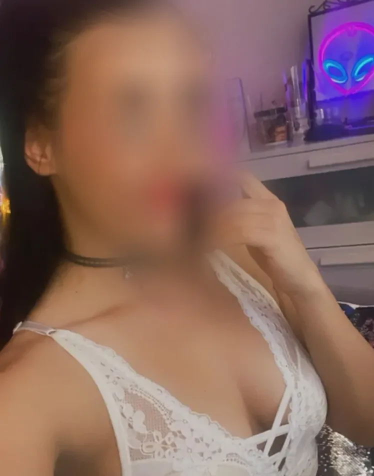 Nadine, 21
