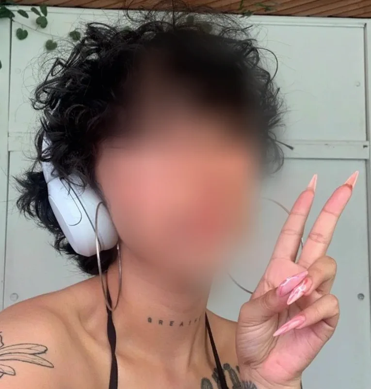 Nina, 26