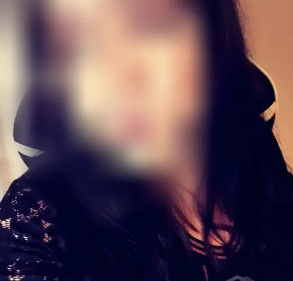 Sandra, 28